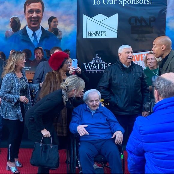 š4 LIVE SHOW NOTICE UPDATES + MEET THE DESIGNER BIO & BEHIND THE SCENES STORIES - Picture 6 of 7